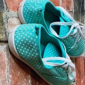 Simple polka dot turquoise shoes